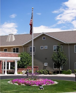 Exterior of Lakeview Commons